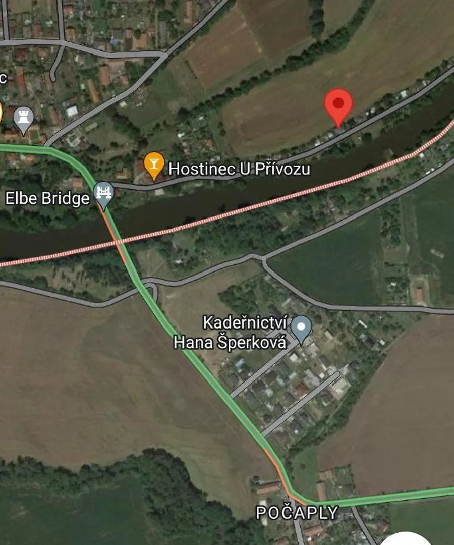 Bungalov Na Brehu Labe S Vlastnim Molem Pardubice