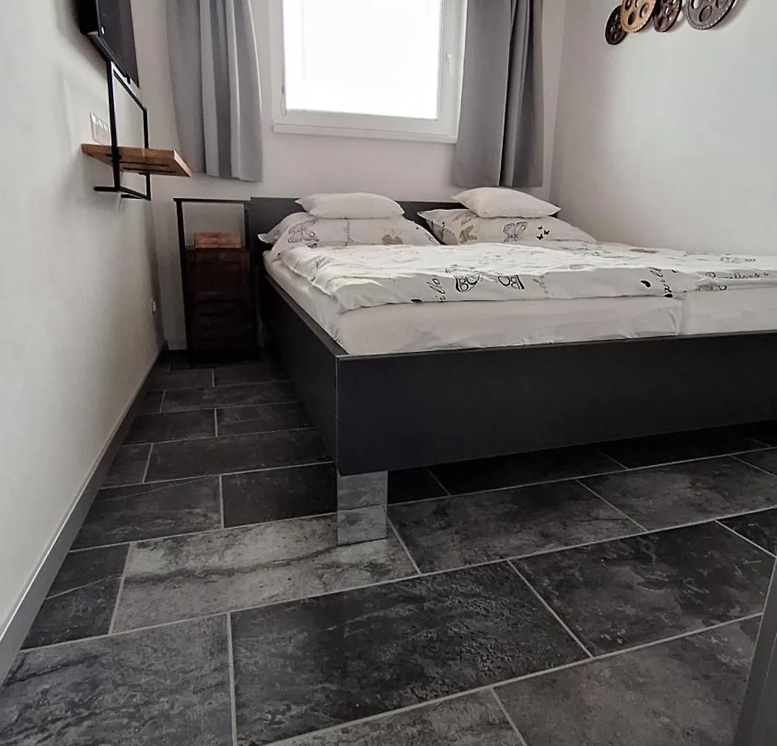 Bungalov Na Brehu Labe S Vlastnim Molem Pardubice Holiday home