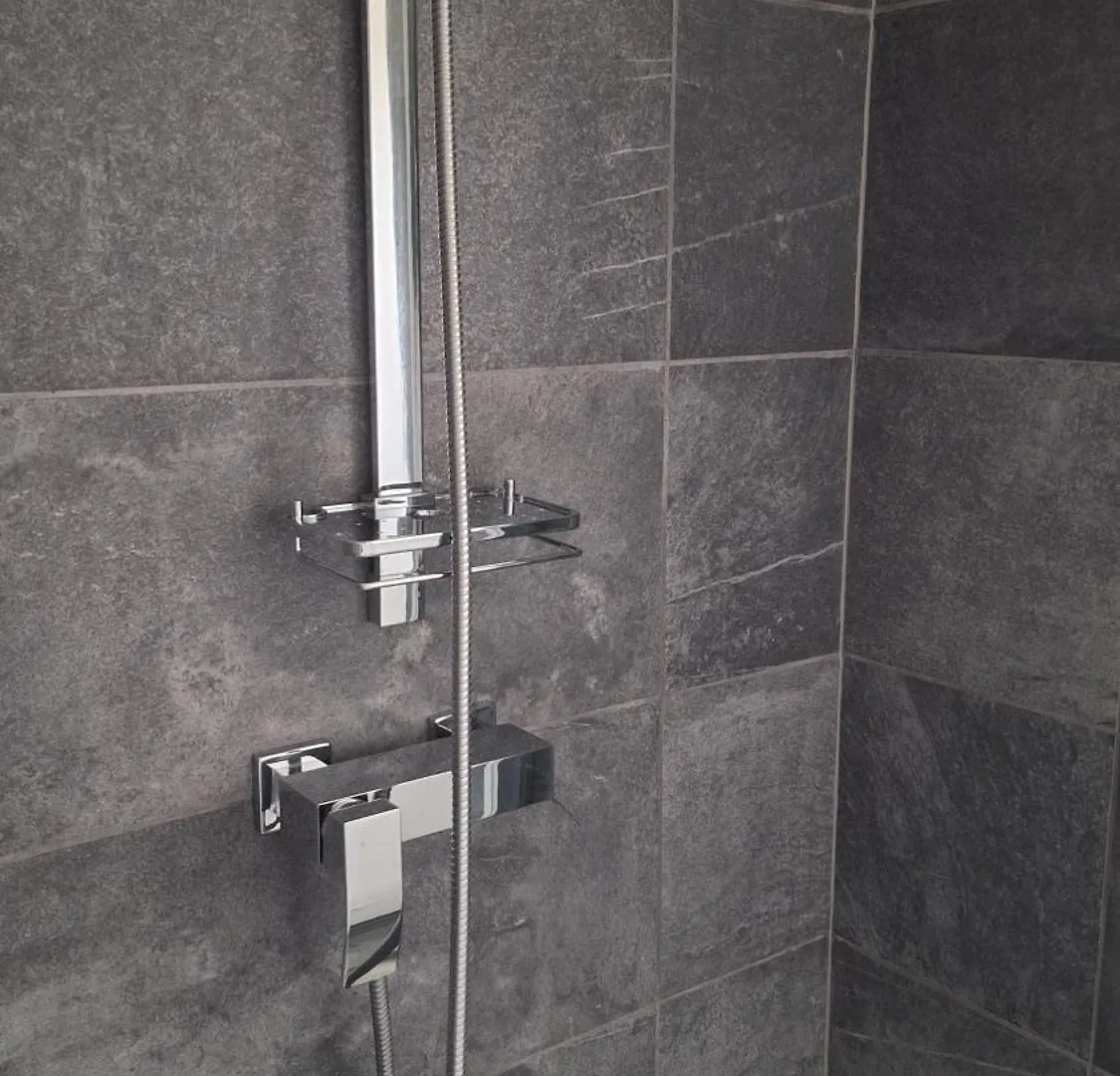 Bungalov Na Brehu Labe S Vlastnim Molem Pardubice