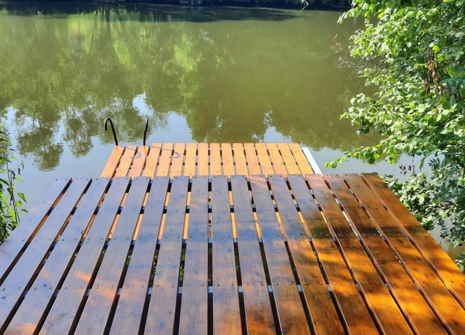 Сasa de vacaciones Bungalov Na Brehu Labe S Vlastnim Molem Pardubice