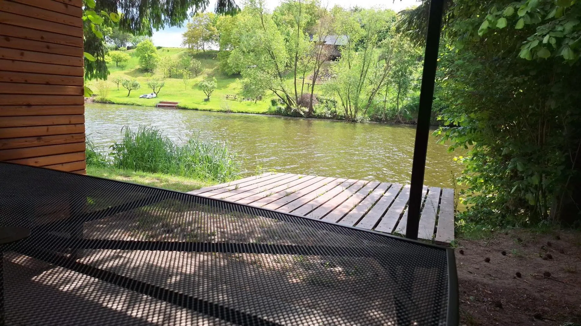 Bungalov Na Brehu Labe S Vlastnim Molem Pardubice Сasa de vacaciones
